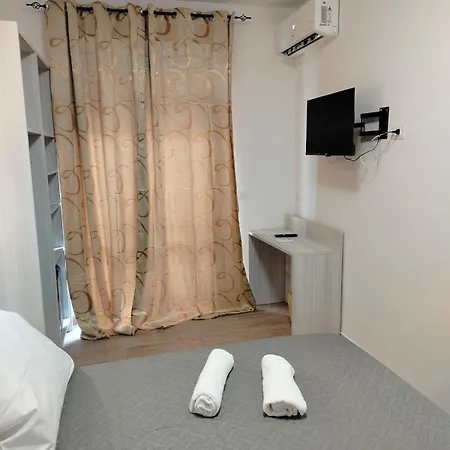 Bed End Breakfast Da Romina 住宿加早餐酒店 *
